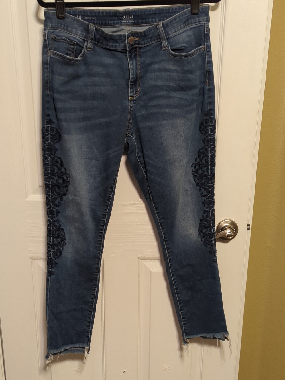 A.N.A Dark Wash Jeggings EUC